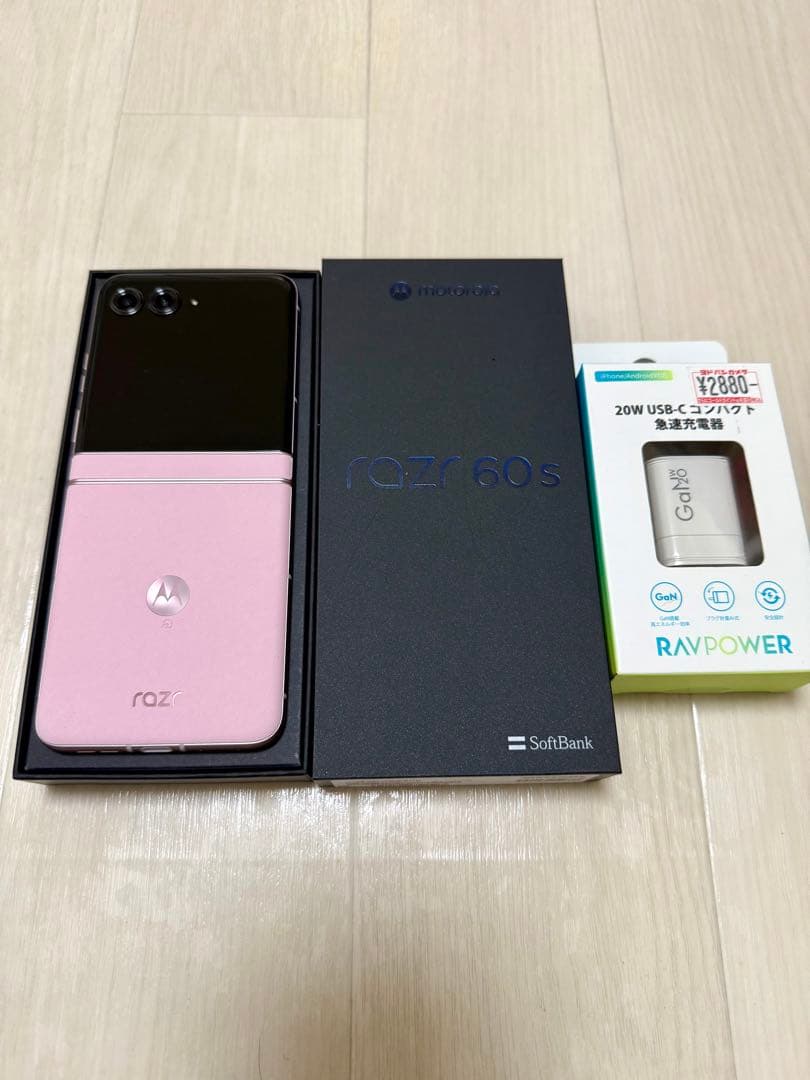 年末セール　Motorola razr 60s ピンク 本体 +