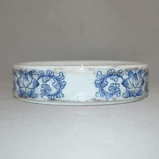 『圓形青花纏枝蓮花紋陶硯』 大明宣徳年製款　出版掲載品　瓷硯　染付　陶磁器　硯