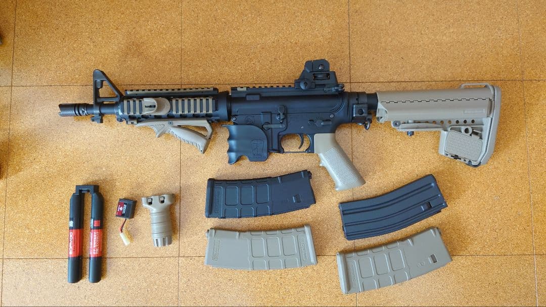 次世代電動ガン 東京マルイ CQB-R (F.D.E.) 、付属品多数