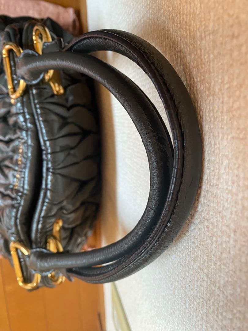 miumiu エナメル素材　ショルダーバッグ