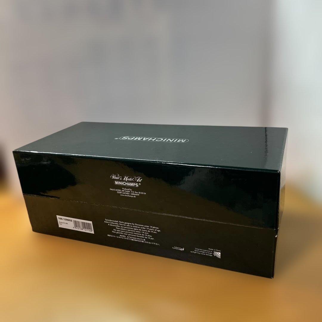 BENTLEY フィギュア付きピンバッチ付き