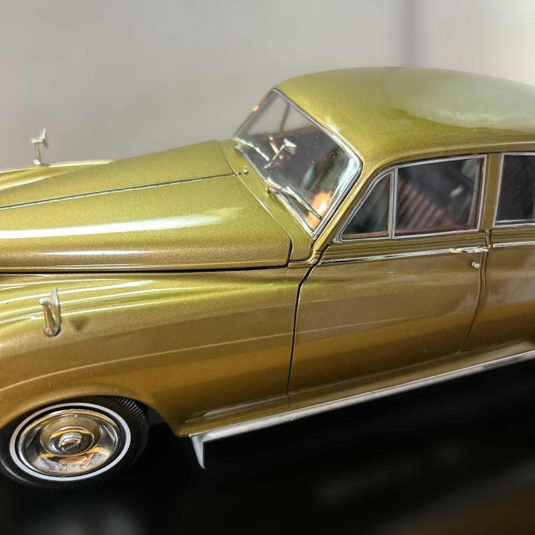 BENTLEY フィギュア付きピンバッチ付き