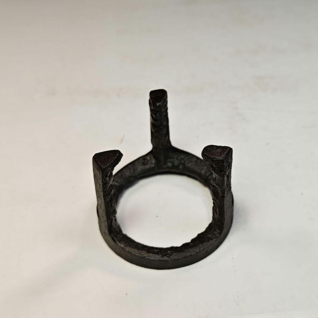 イ525 蓋置『釜師　菊池政光』『鉄製　五徳　蓋置　共箱』茶道具