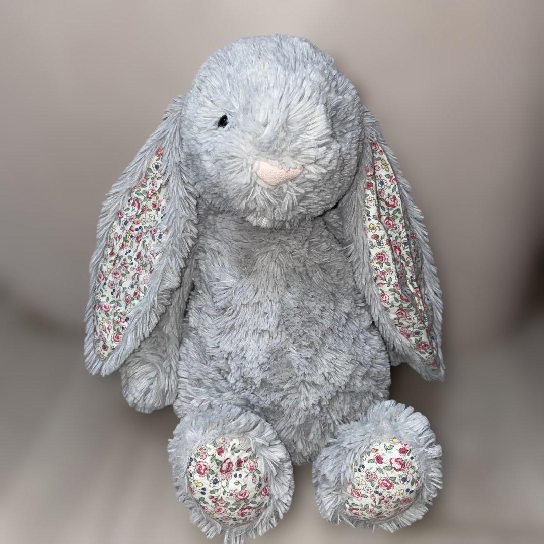  グレーうさぎ　花柄　ぬいぐるみM