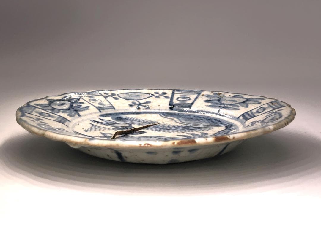 【 明朝青花小皿 】　芙蓉手鹿図　窯疵虫食い景色