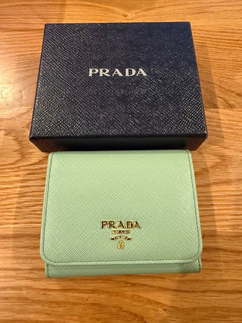 未使用PRADA サフィアーノレザー 三つ折り財布 ミントグリーン