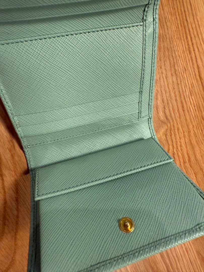 未使用PRADA サフィアーノレザー 三つ折り財布 ミントグリーン