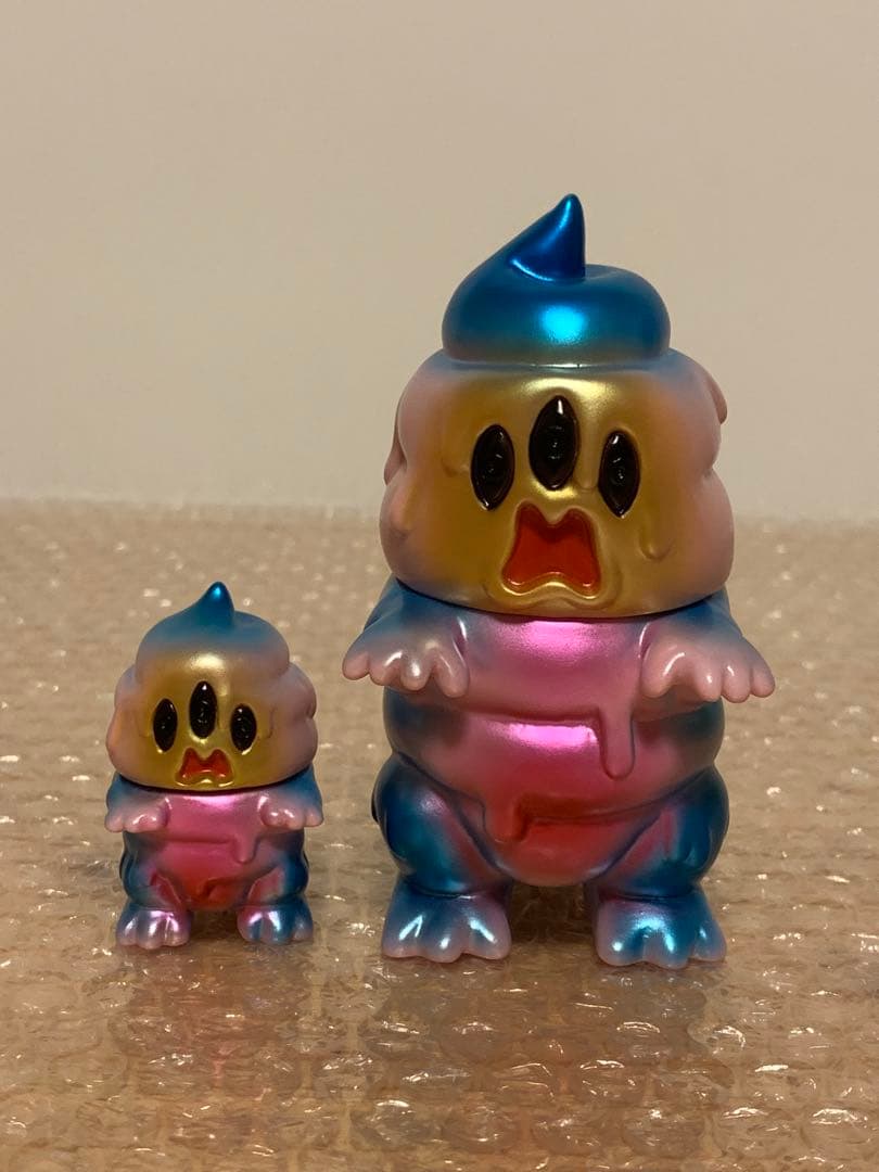 アートジャンキー とぐろ怪獣シットン＆ミニシットン メタリック 青 赤 金 塗装