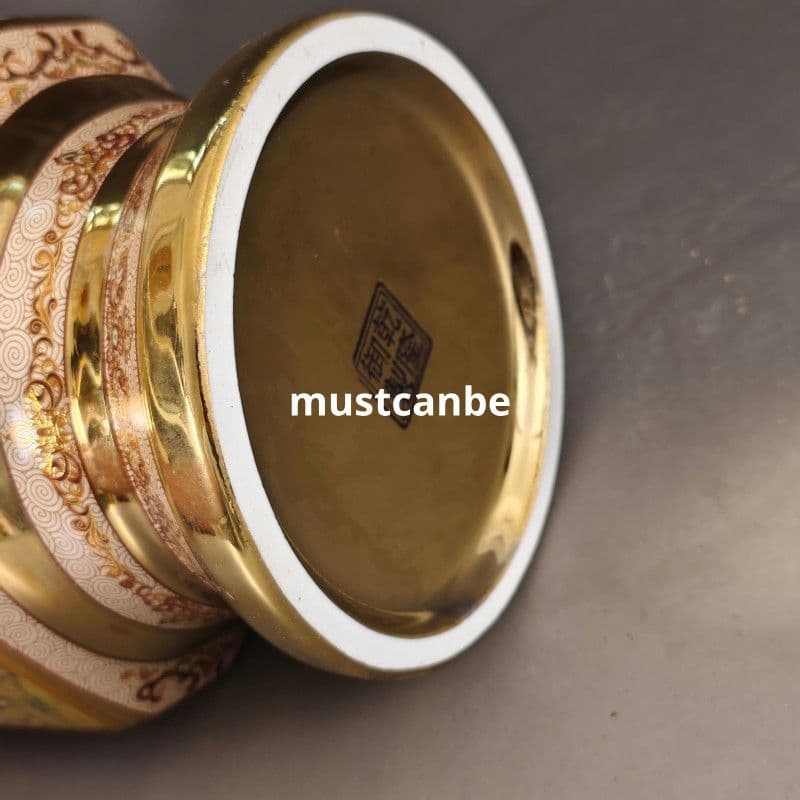 景徳鎮 蒔金四方磁器王瓶 陶磁器 装飾品 現代工芸品 美術品 置物