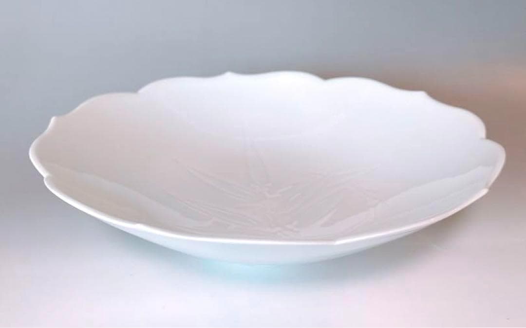 ◆未使用美品◆人間国宝　井上萬二作　白磁　彫文　菓子鉢　有田焼