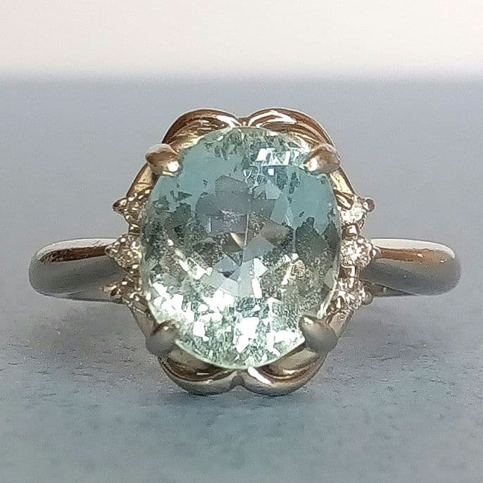 大粒アクアマリンリング♦2.85㌌✨／オーバル／#11／プラチナ枠／品質保証書付