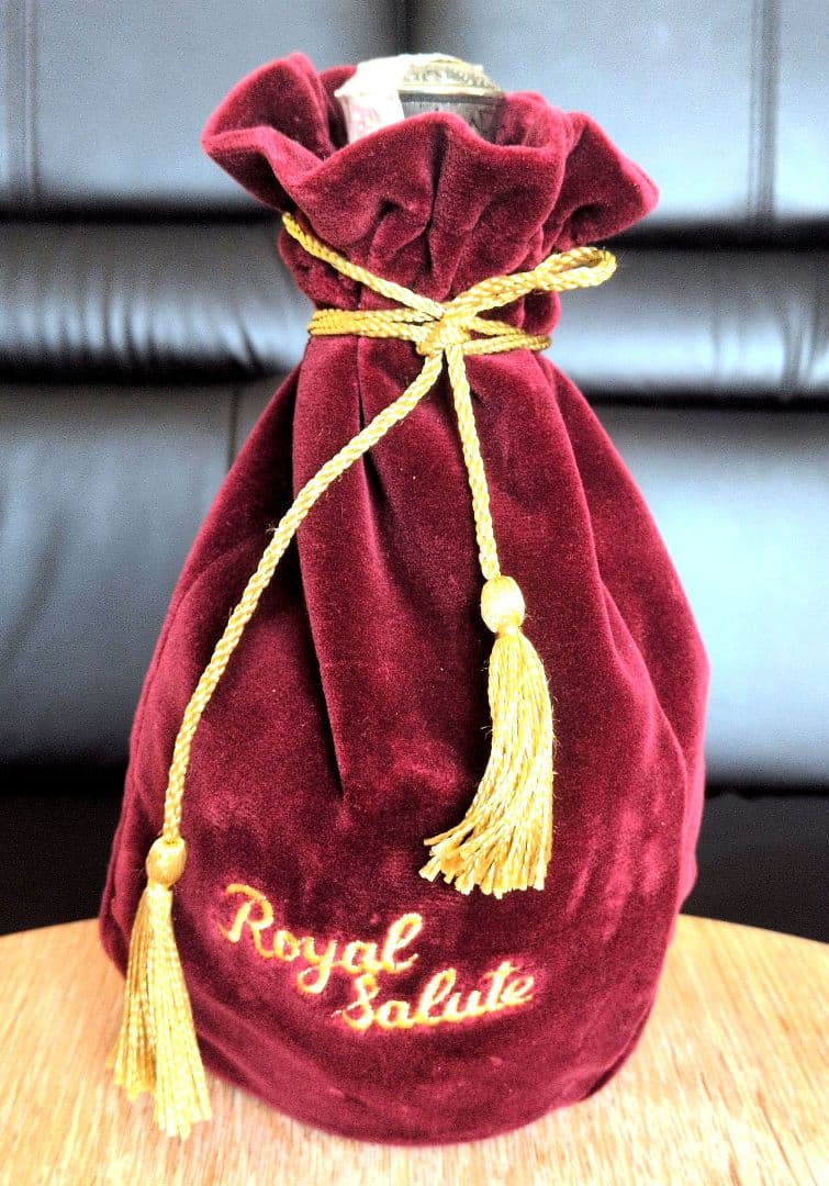  Salute 21年 ブレンデッドスコッチウイスキー　赤陶器ボトル