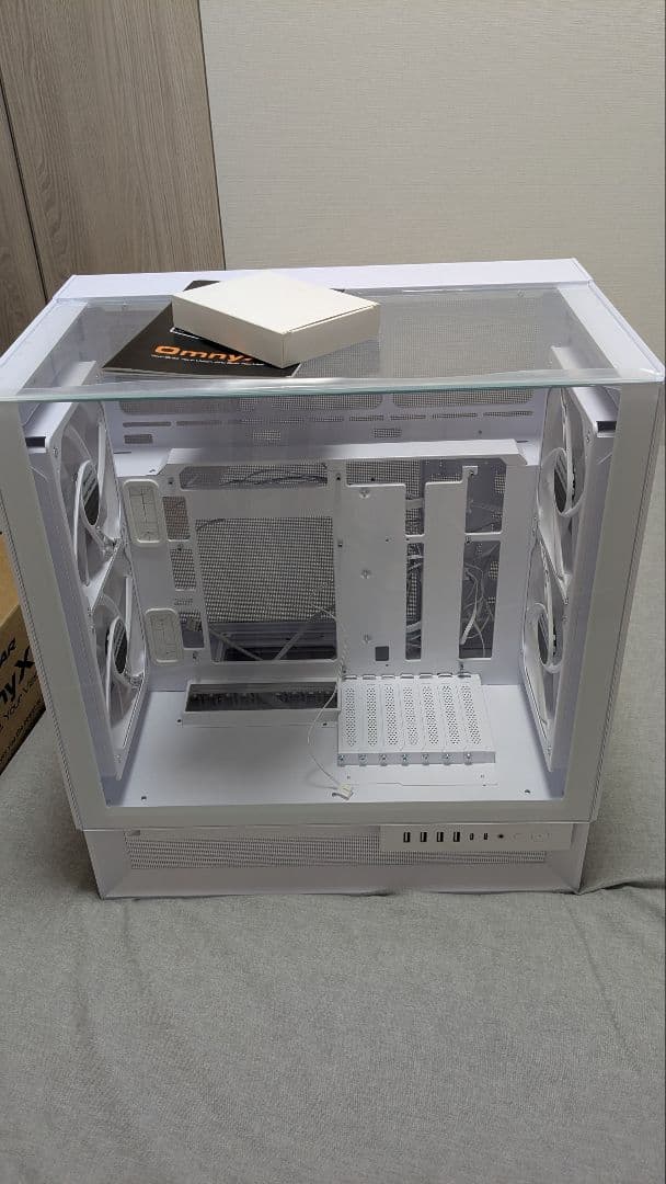 Cougar OmnyX PCケース 白