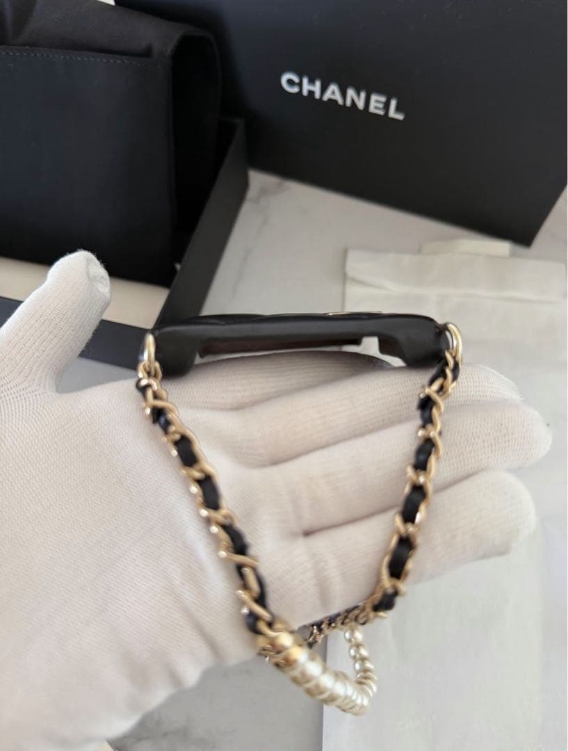 【SALE】CHANEL パールストラップ iPhone14ProMAXケース