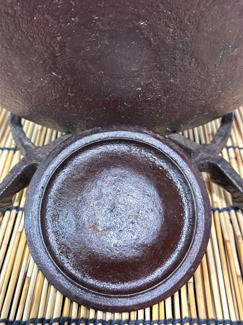 供箱、付属品付　岩手県奥州水沢幸工芸現代の名工 佐藤勝久造宝重霰２ℓ 南部鉄瓶