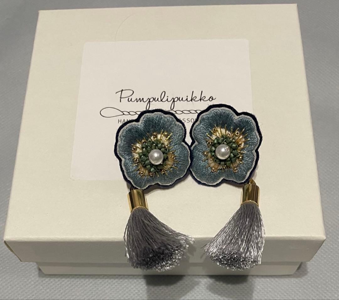 pumpulipuikko OHANA イヤリング　ブルータッセル　刺繍　ビーズ