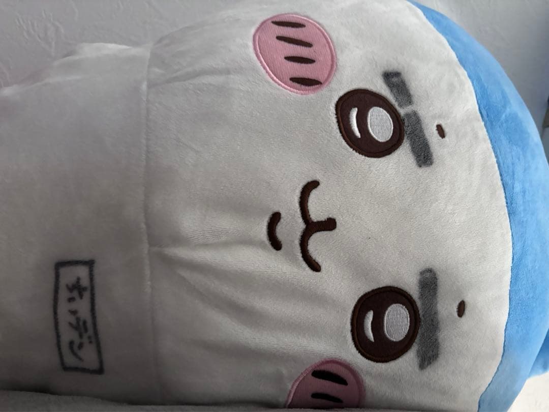 ちいかわとフォーデンが曲がり角でぶつかっちゃった(ちいデン)