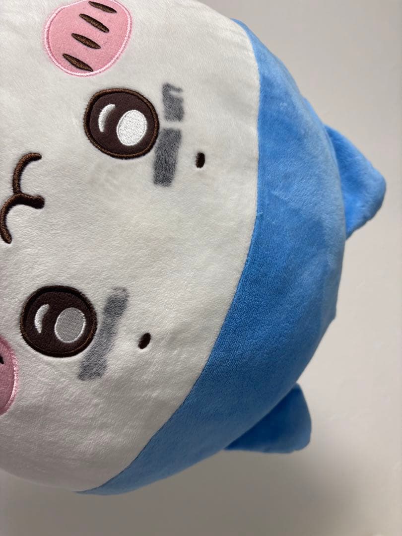 ちいかわとフォーデンが曲がり角でぶつかっちゃった(ちいデン)