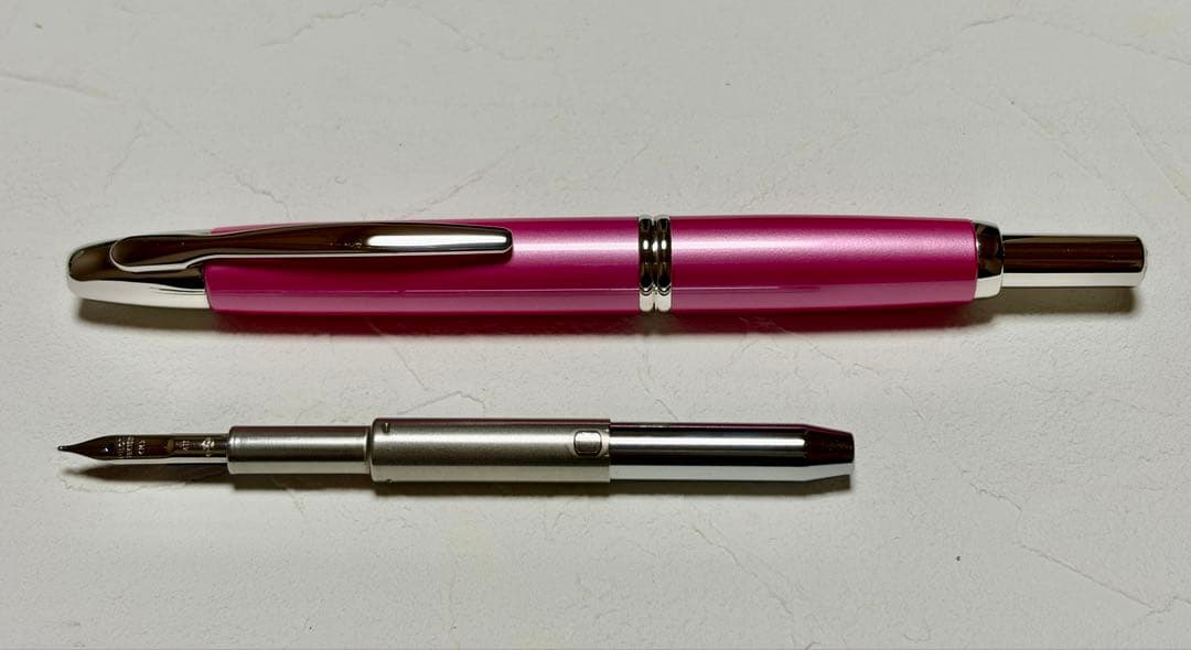 【美品】洗浄済　パイロット キャップレス万年筆M 2011限定ピンク PILOT