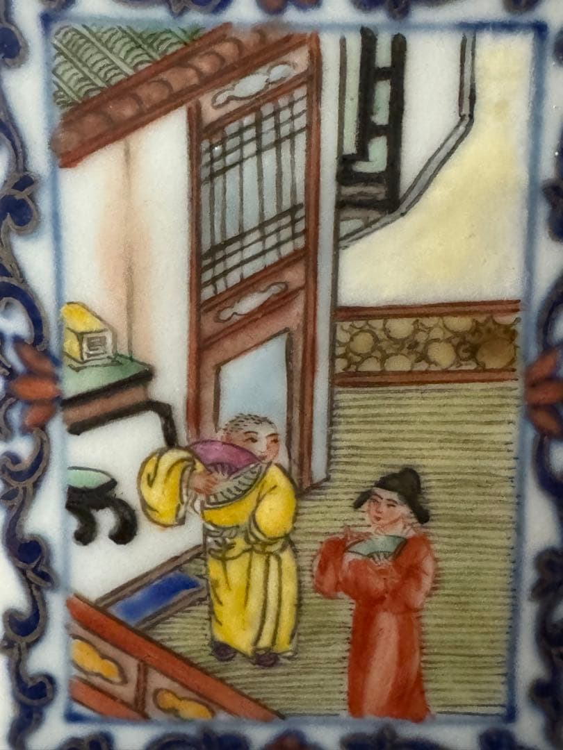 中国骨董　大清乾隆年製　在銘　粉彩　琺瑯彩　筆立て　人物物語絵付け(N-18)