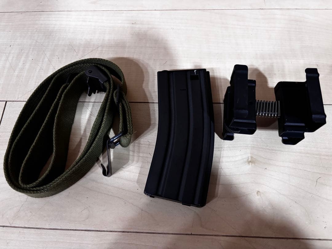 東京マルイ　SR-16 M4 電動ガン　ケース　マガジンおまけ付き　ジャンク品