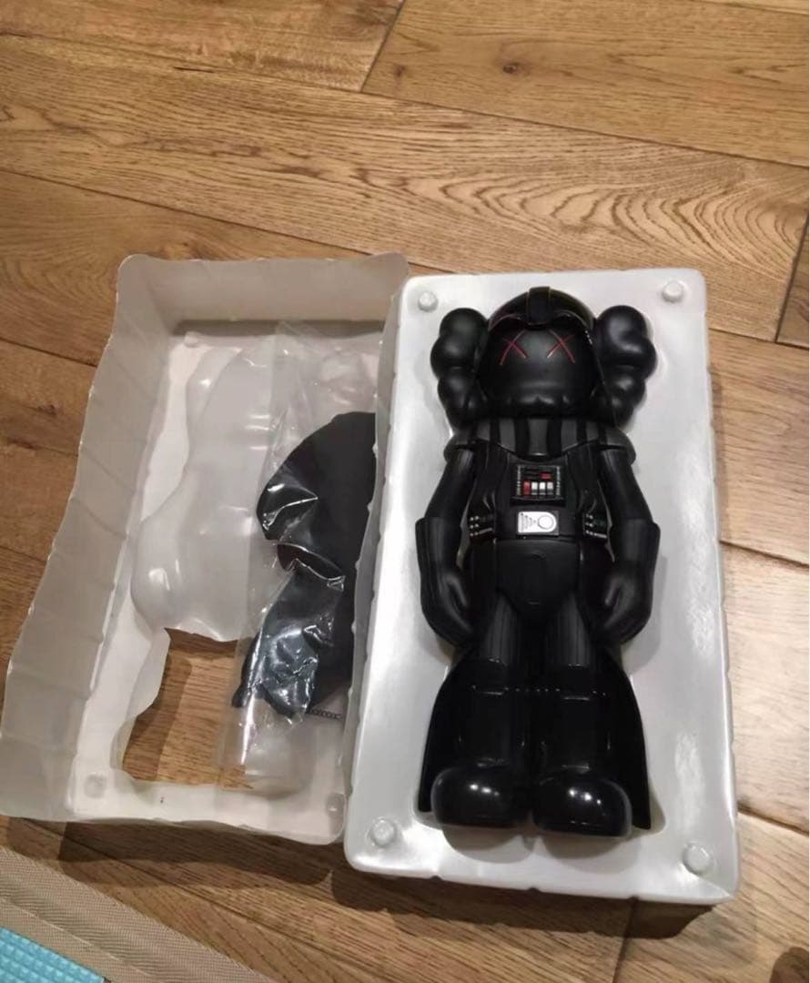 KAWS ×STAR WARS×MEDICOM TOY Darth Vader