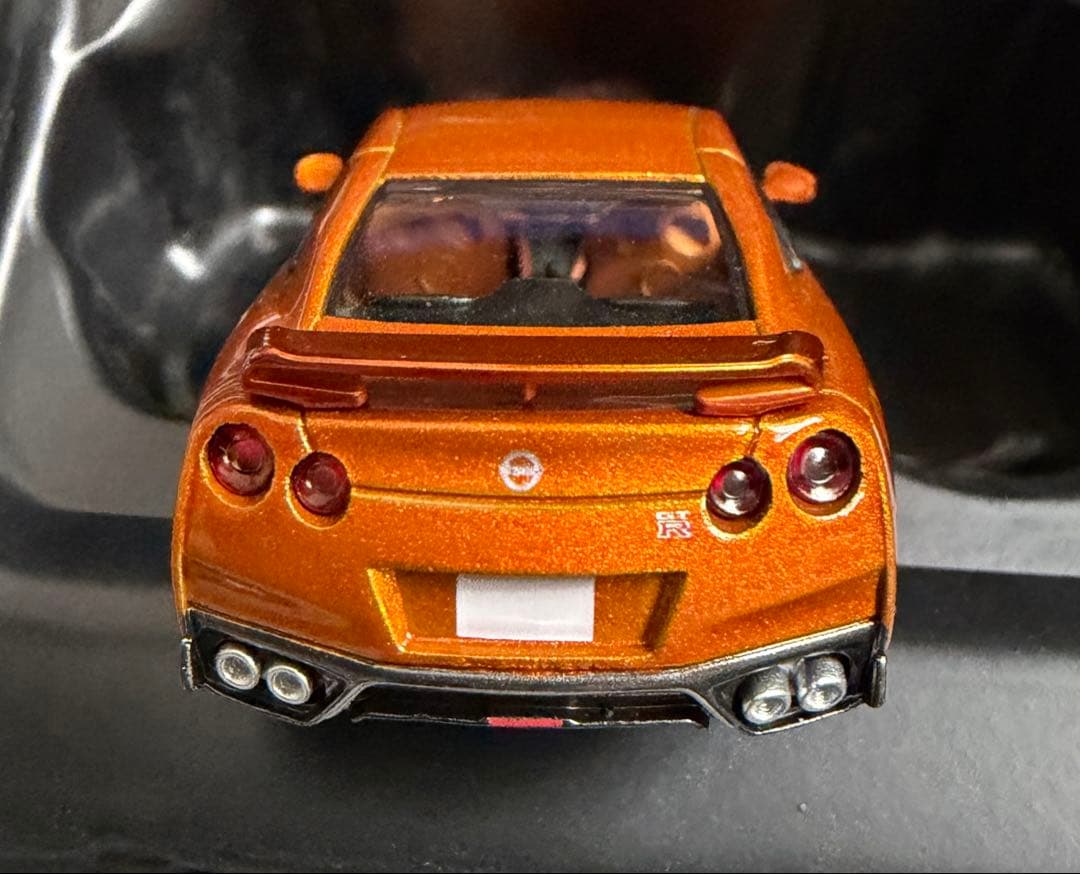 NISSAN GT-R & GT-R LV-N101d LV-N148a 2台