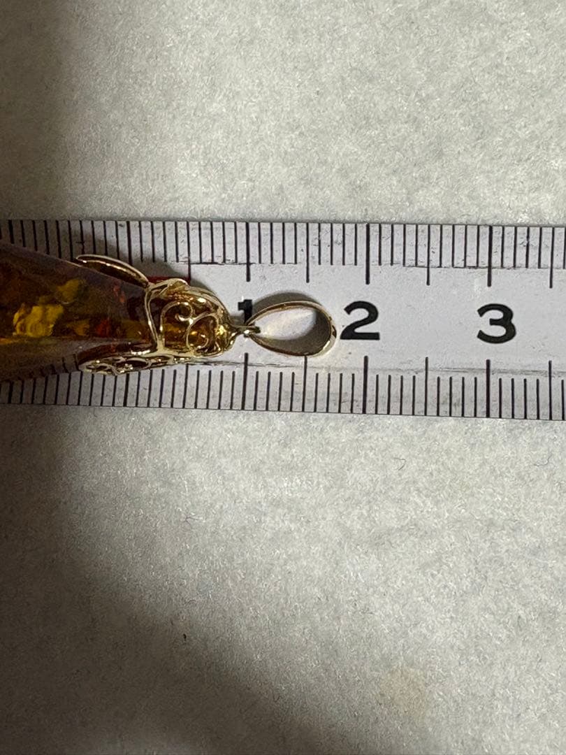 琥珀　K18 ダイヤ0.01 ペンダントトップ