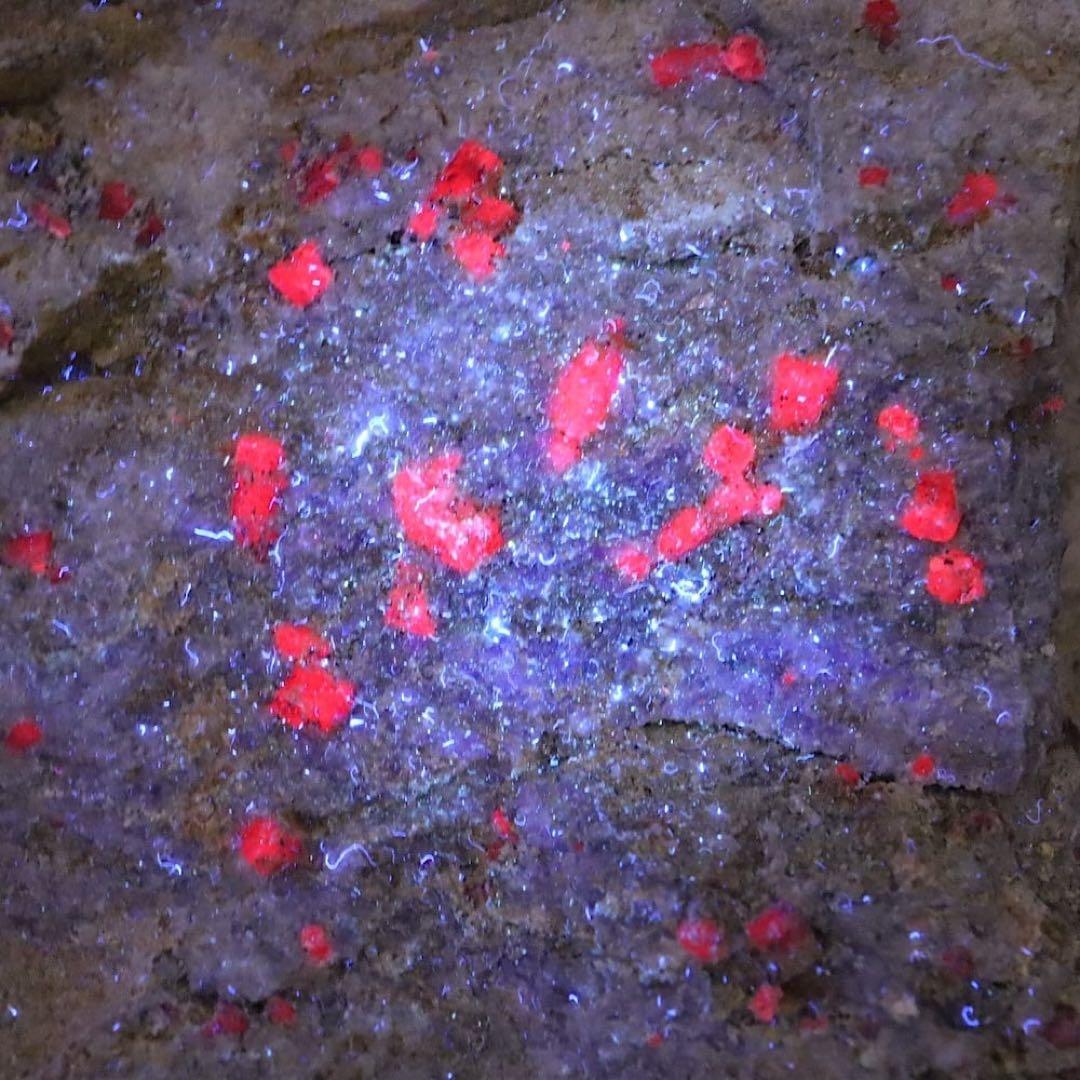 カリフォルア産 コランダム ルビー 原石 399.5g CRD100 鉱物天然石