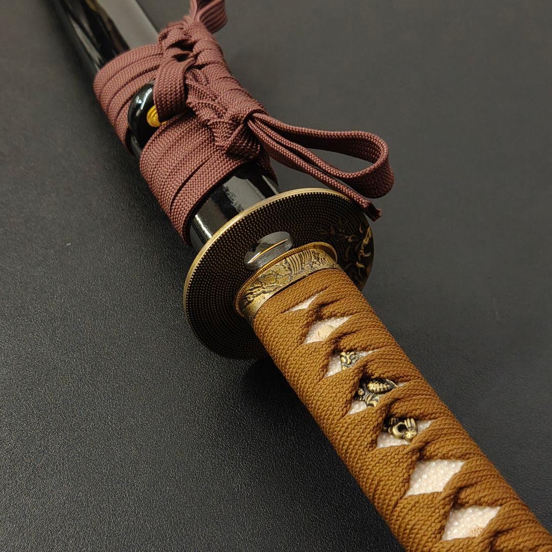 遙*人様 日本刀　模造刀　牡丹獅子の図　木製刀　硬木製　居合練習　合金装具　刀剣