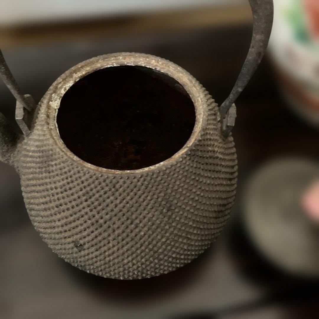 骨董品 金龍堂造鉄製網目模様の鉄瓶