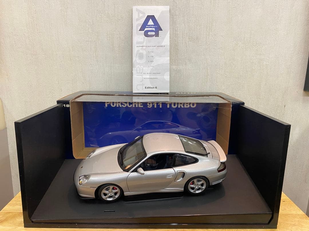 1/18 オートアート ポルシェ 911 (996) ターボ ミニカー
