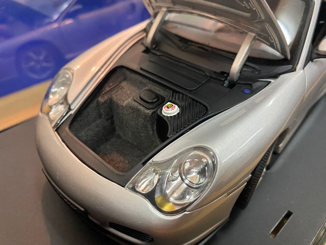 1/18 オートアート ポルシェ 911 (996) ターボ ミニカー