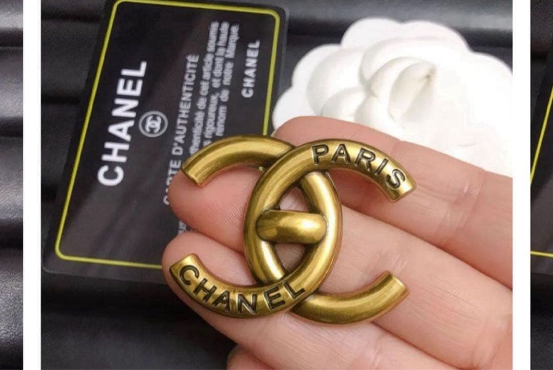 海外で買い集めたブローチ ゴールド ブローチ 2点 新年感謝限定品2点