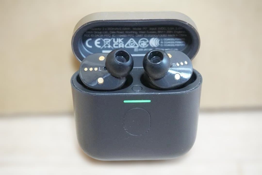 Bowers & Wilkins PI7 ワイヤレスヘッドフォン　ケースに傷あり