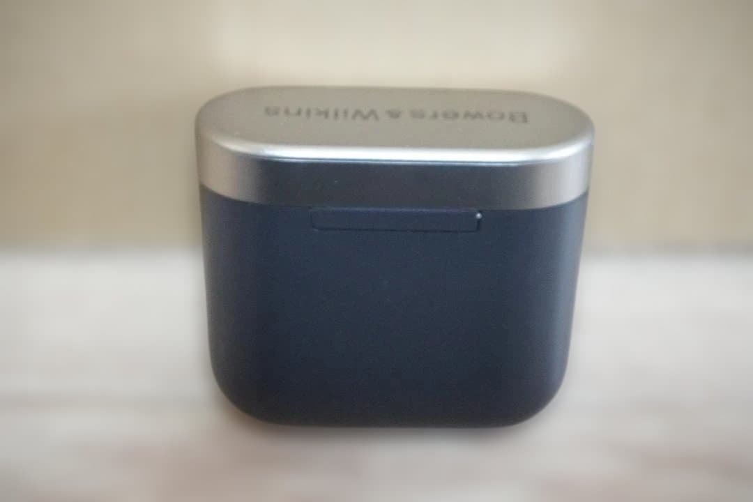 Bowers & Wilkins PI7 ワイヤレスヘッドフォン　ケースに傷あり