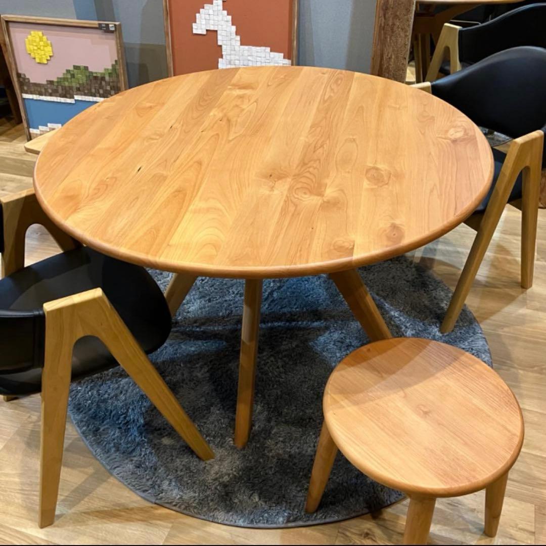 ダイニングテーブル　110㎝　円形　アルダー　無垢　北欧　可愛い