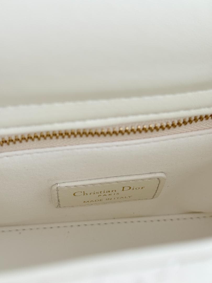 早い者勝ち！ アイボリー キルティング ショルダーバッグ