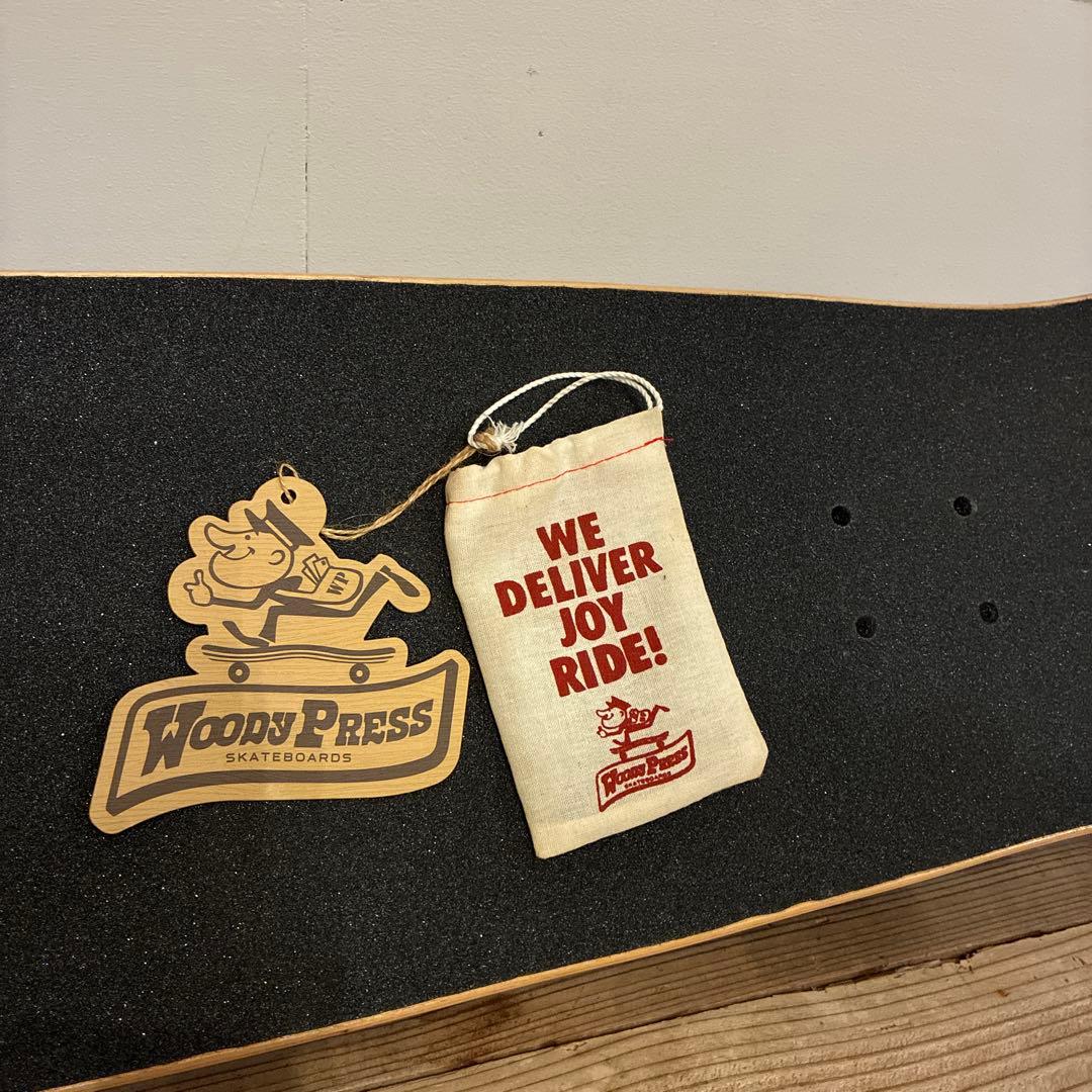 \"WOODY PRESS\"スケートボード