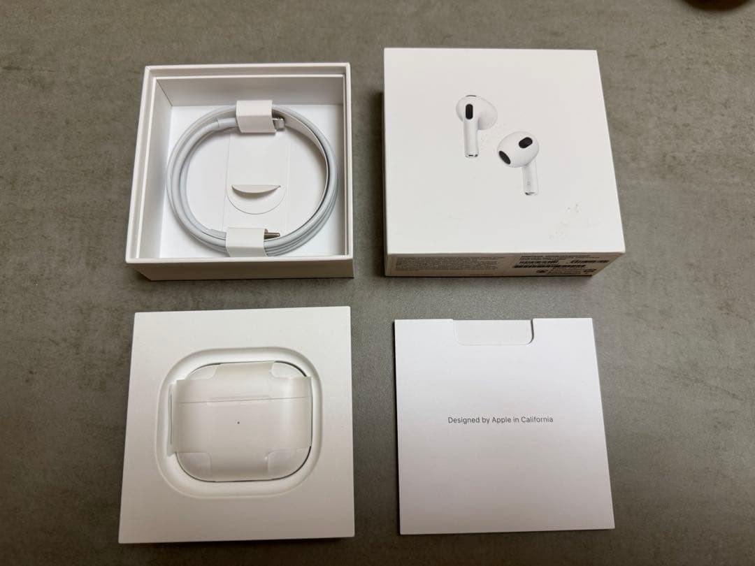 AirPods本体 充電ケース付き(第3世代)