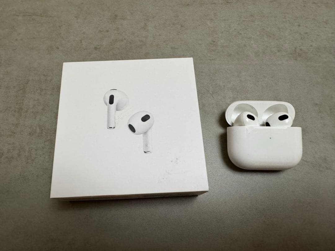 AirPods本体 充電ケース付き(第3世代)