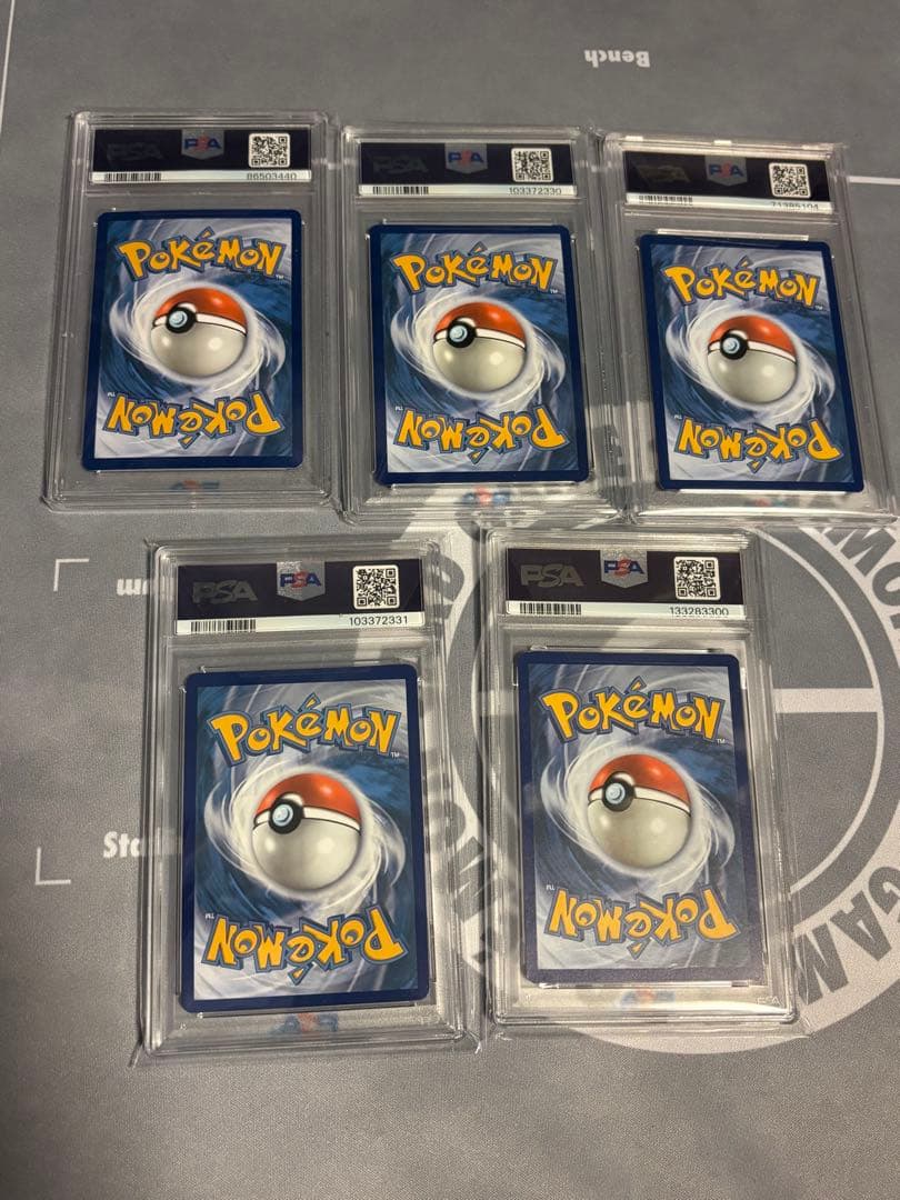 ピカチュウ　ホリデイカレンダー　psa9 ミュウv sa 25th 英語