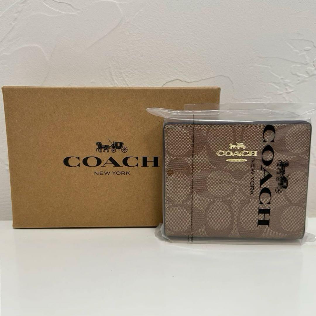 耀くん 新品 COACH 財布 二つ折り財布 カーキ×レッドウッド シグネ