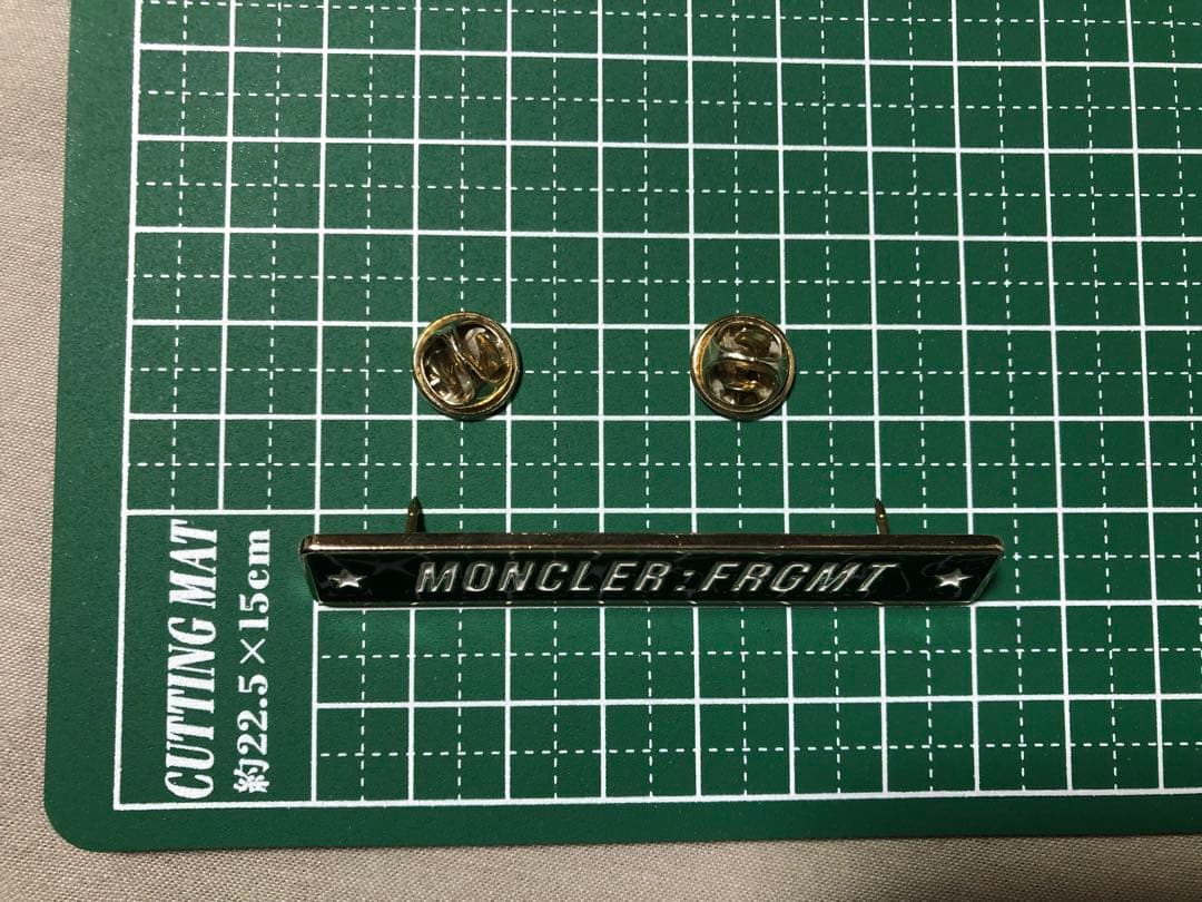 moncler fragment ピンバッジ