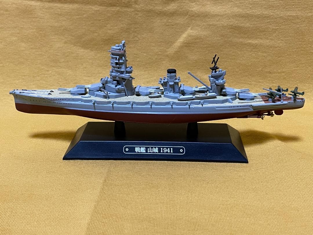 戦艦・重巡洋艦・軽巡洋艦・駆逐艦・航空母艦ミニチュア　１８隻