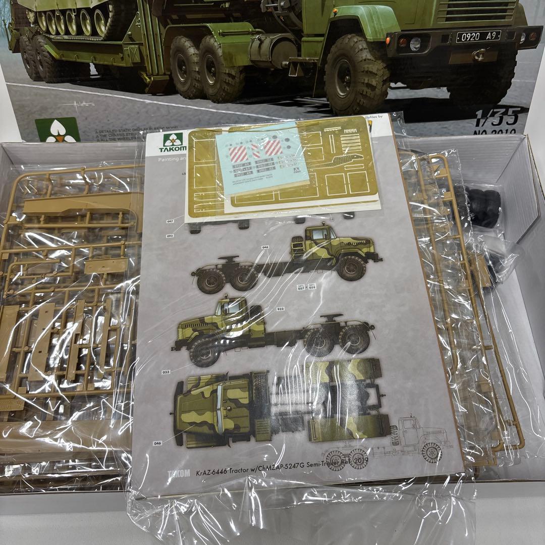 TAKOM KRAZ-6446 トラクター 1/35