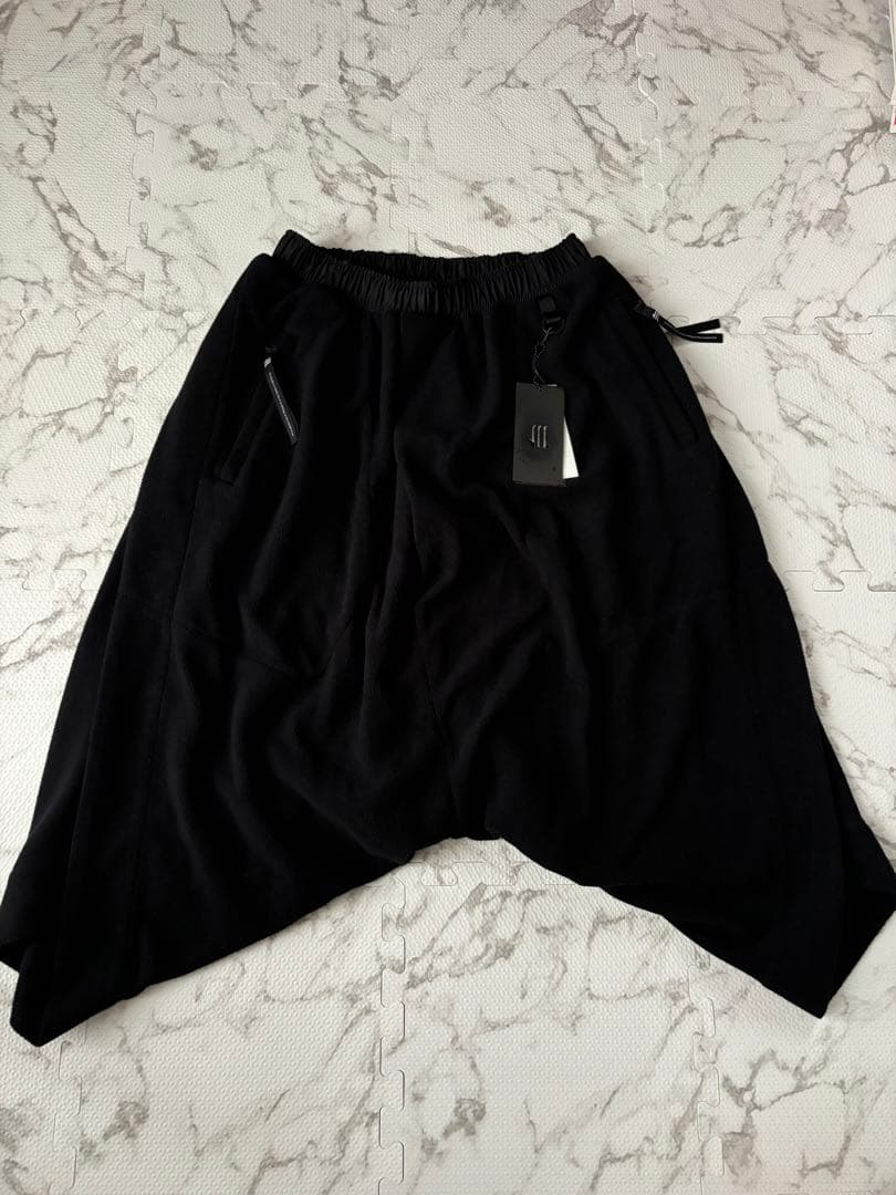 NILOS ニルズ　Tucked Twisted Crotch Pants