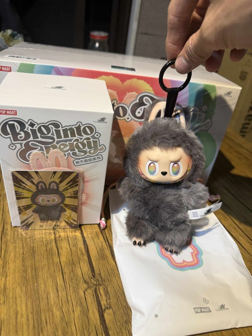 ラブブ POPMART Big Into Energy V3 IDシークレート