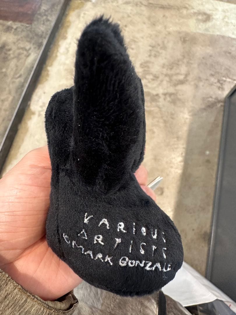 アイドル V.A. x MARK GONZALES Plush Keychain