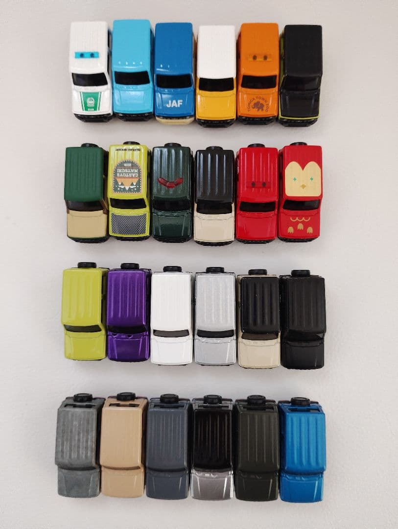 ✨超希少✨トミカ✨ジムニー✨全24台✨缶バッジ＆木製コレクションケース✨